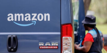 Amazon to ship goods for all businesses, not just merchants