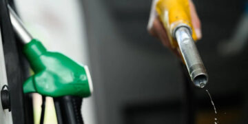 Oil falls as Trump extends Iran truce but keeps blockade