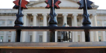 US imposes sanctions on 10 individuals, companies for aiding Iran&rsquo;s weapons sector