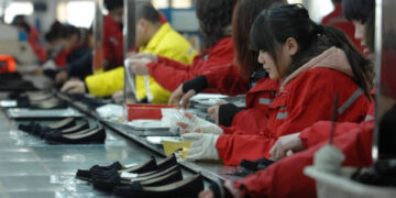 China’s April factory activity expands despite Middle East war
