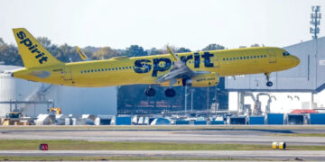 Spirit Airlines prepares to shut down operations overnight