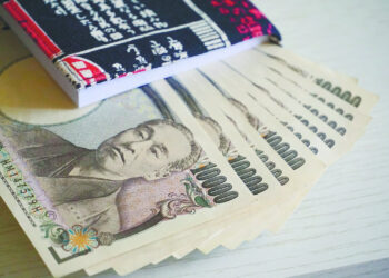 Yen back in danger zone as Tokyo remains on alert