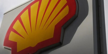Shell&rsquo;s quarterly net profit jumps 19% as war fuels oil prices