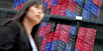 Asian stocks dip on AI fears and Middle East worries