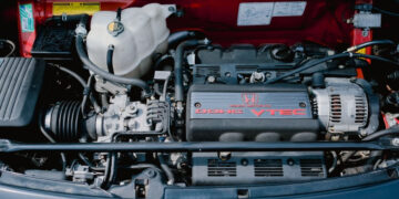 Honda CEO apologises for losses, wins investor backing