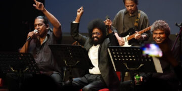 Alleycats Strike a Chord at PIKOM AI Festival with Charity Guitar Auction and Nostalgic Performance - Malaysia SME&reg;