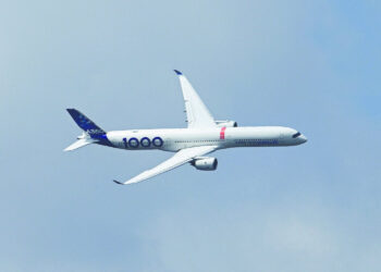Airbus, Boeing fly in different paths at Farnborough