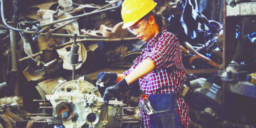 Women make presence felt in China DIY, maintenance space