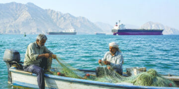 Iran fishermen brave dangerous waters despite renewed war fears