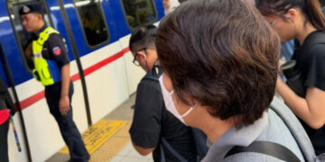 Sudden LRT stop sends passengers tumbling near Abdullah Hukum