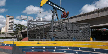US and Venezuela sign major oil deals as Washington expands influence in Caracas