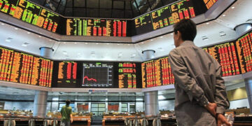 Bursa succumbs to 4th straight weeks of foreign funds exit with R366m leaving Malaysian shores