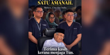 A deliberate choice? Three doctors of the major races quietly watch over Tun M