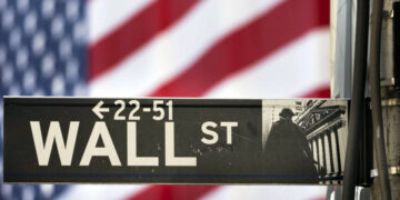 US stocks edge higher as bond yields retreat for now