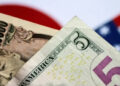 Yen gains after Bank of Japan holds rates