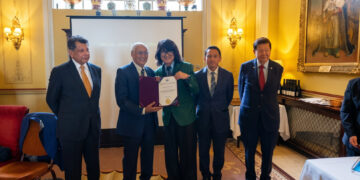 Malaysian scientist Dr Mike Chan receives Lifetime Achievement Award in London