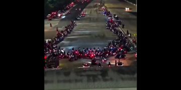 Mat Rempits turn public road into illegal racing circuit, complete with DIY barricades