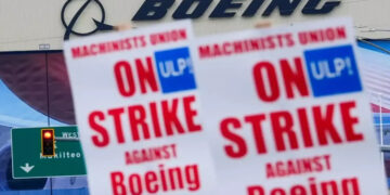 White-collar Boeing union approves contract, averts strike