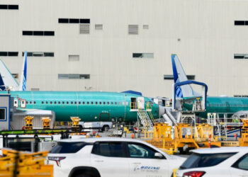 Boeing workers reach deal to avert strike