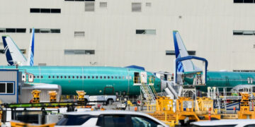 Boeing workers reach deal to avert strike