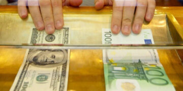 Dollar at 17-month high as global bond rout hits euro